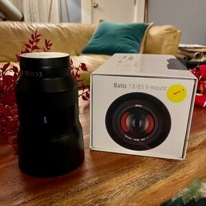 Sony E-Mount Zeiss 85mm f/1.8 Batis Lens FULL FRAME